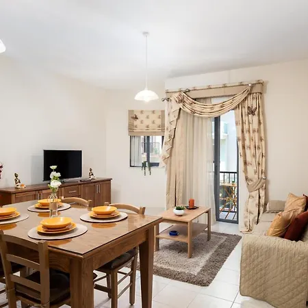 Spacious, Bright & Cosy 2 Bedroom 2 Bathroom - Uni Heights 姆西达