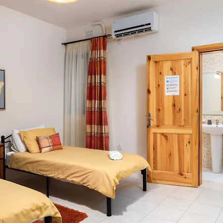 Spacious, Bright & Cosy 2 Bedroom 2 Bathroom - Uni Heights Апартаменты