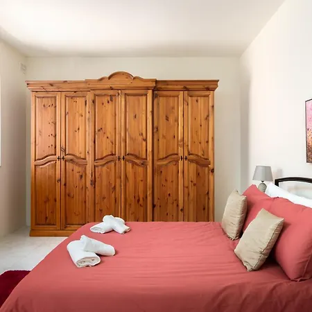 Daire Spacious, Bright & Cosy 2 Bedroom 2 Bathroom - Uni Heights *